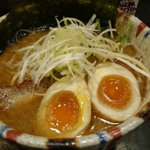 大喜は混んでると思ってアメ横でラーメン