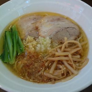 散歩しながらおしゃれなラーメン屋へ！