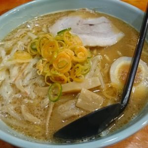 はな膳でビールと刺身を食らった後に美春で味噌ラーメン