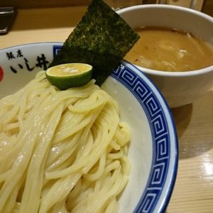 結婚式二次会前に竹井とつけ麺