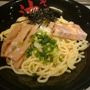 昨日は自然薯からのダーツバーからの油そば