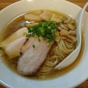 土曜夜と日曜のみ営業で毎週異なる限定ラーメンを提供する磯部水産