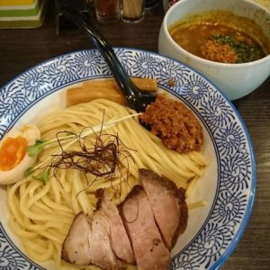 途中下車ラーメンの旅。東十条の人気店ほん田の支店でカレーつけ麺を注文