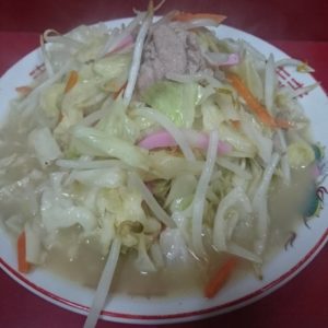 最初の夜飯は近くのラーメン屋で人気のちゃんぽんを注文