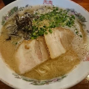 飲みの前に近くのラーメン屋へ