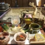 先月は黒川一の老舗、御客屋へお邪魔したので、今回は次いで老舗の新明館へ