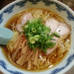 2軒目は小倉で有名な醤油ラーメン店、藤王