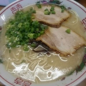 先輩夫婦と昨日は5軒ハシゴしてひたすら飲み食い、今日は一緒にラーメン巡り