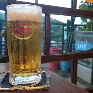 海と戯れた後のオリオンビールは格別