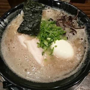 泡系ラーメンの有名店である一双へ