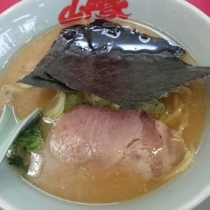 先輩夫婦と朝まで飲んで1眠りしてからのラーメン屋ハシゴ1軒目