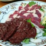 松田さん。 本日の逸品は馬レバーとくじらの生ハム。