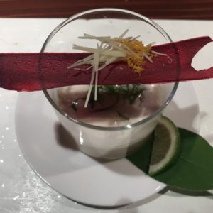 湯布院でも川上エリアの山奥に佇む草屋根の母屋を持つ料理宿