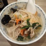 野菜たっぷり海老だし塩ラーメンは絶妙な塩加減