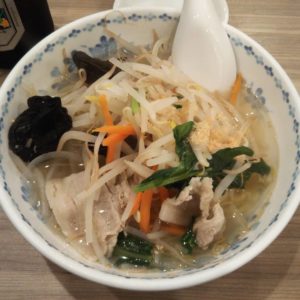 野菜たっぷり海老だし塩ラーメンは絶妙な塩加減